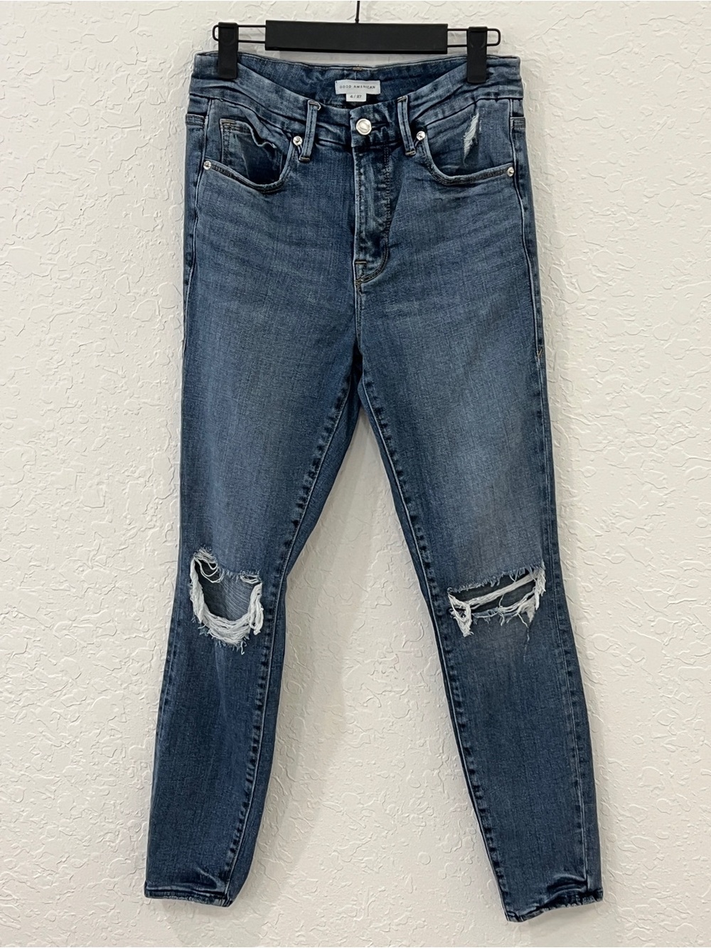 Good American Distressed Skinny Jeans in Dark Blue